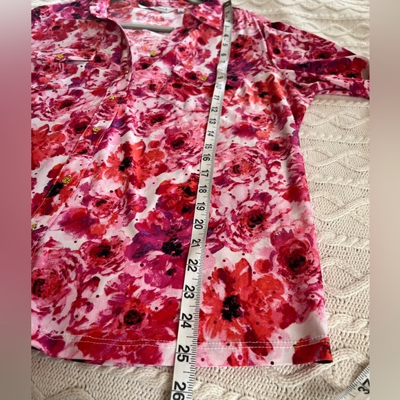 Floral Button Down Shirt - Red and Pink Gold Buttons - Picture 14 of 16